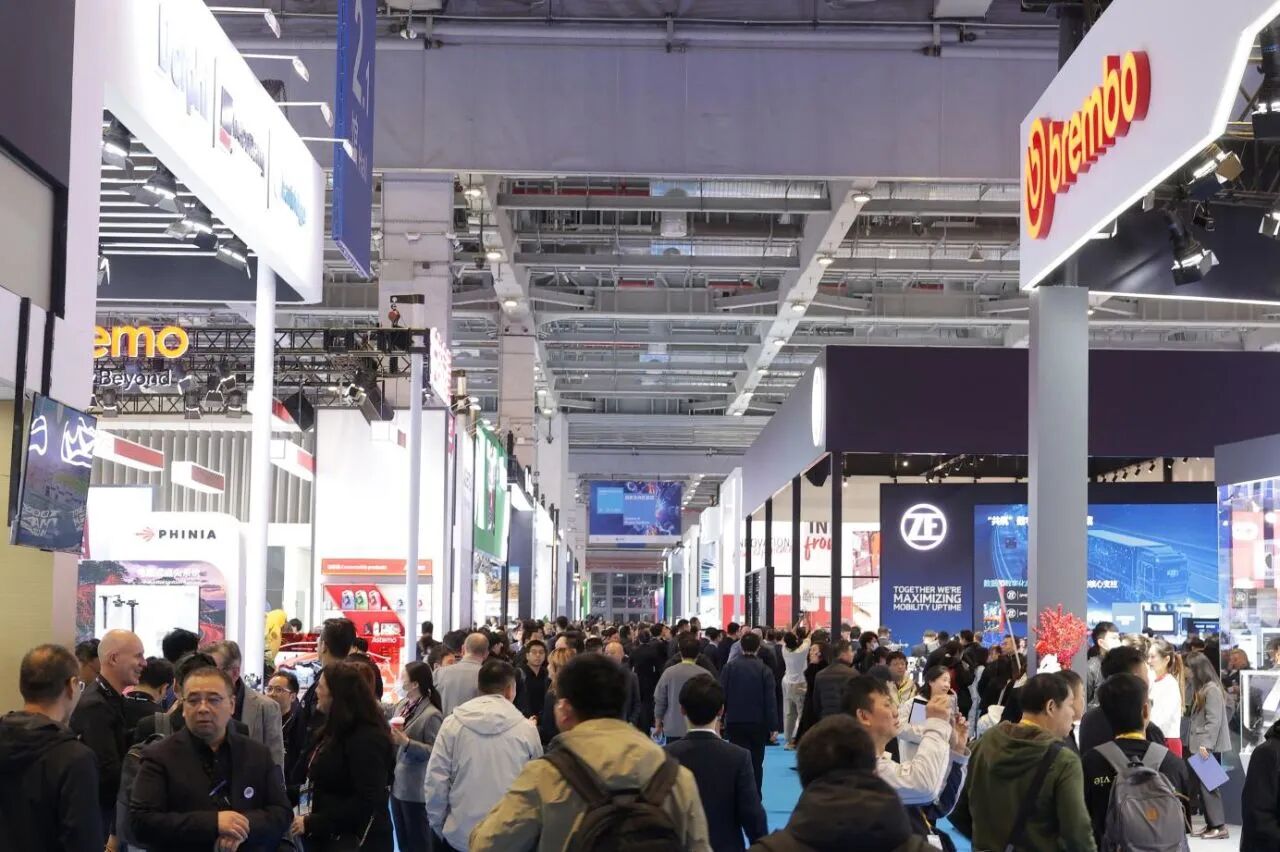 熊猫陪逛的上海汽配展，藏着汽车圈的未来密码