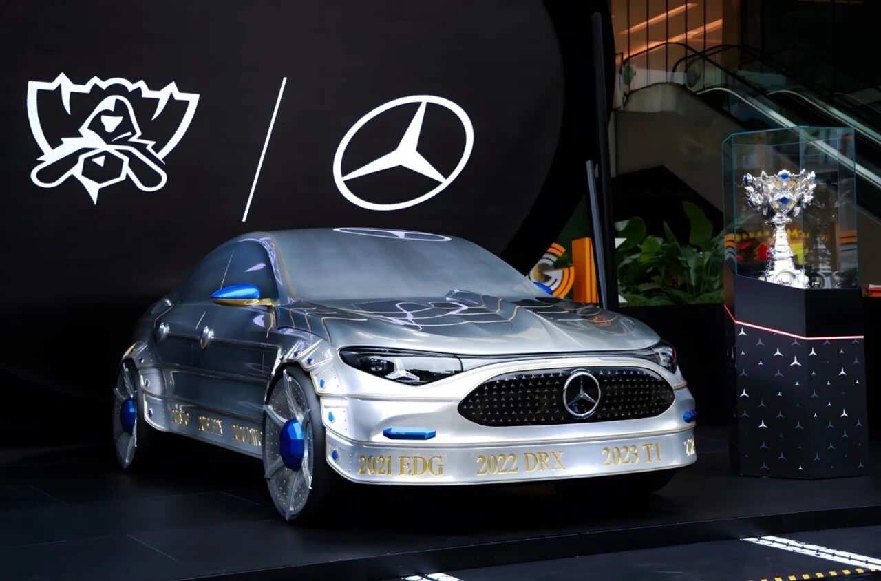 英雄勇攀新巅，奔驰满电赋能！2025 英雄联盟全球总决赛圆满收官