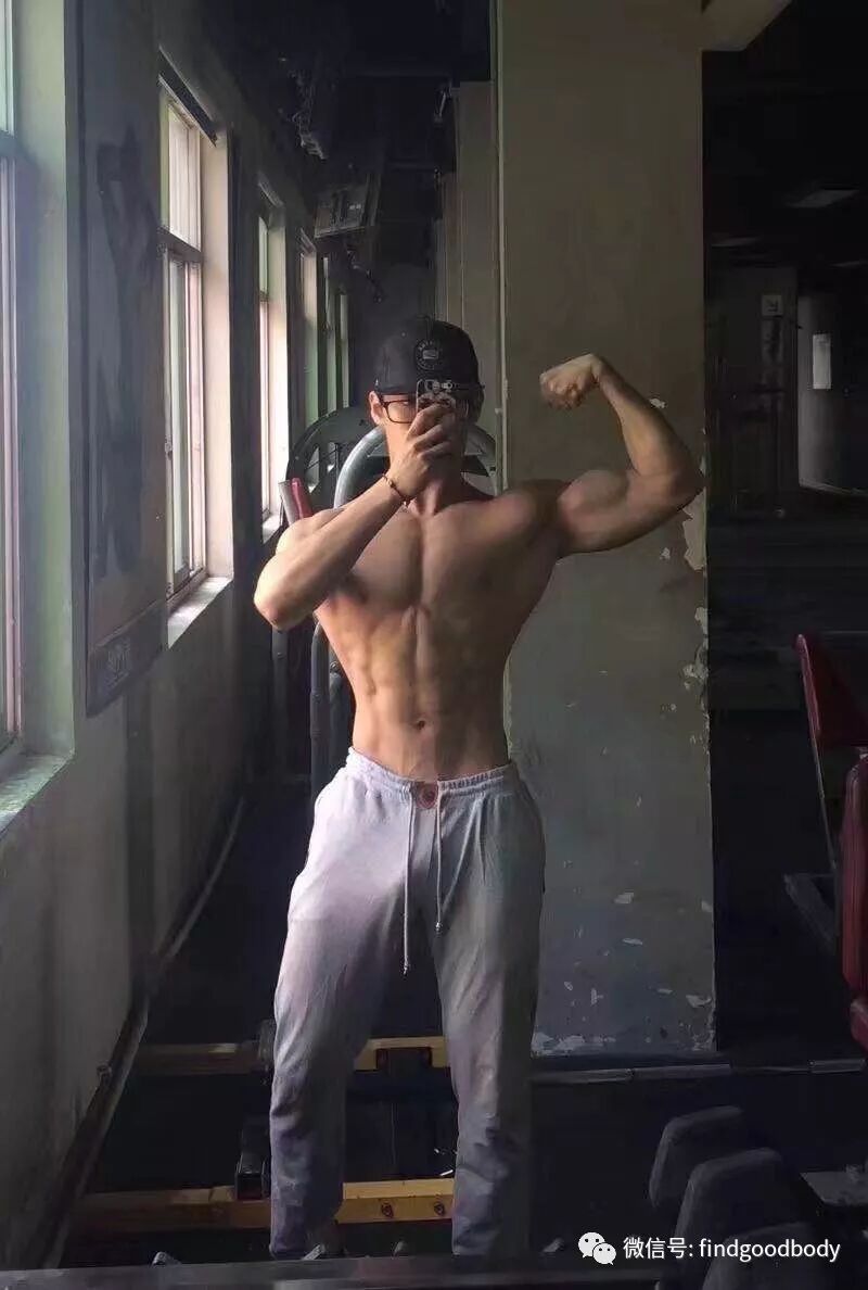 拒當娘炮 英語系男生變身筋肉硬漢 健身微課堂 微文庫