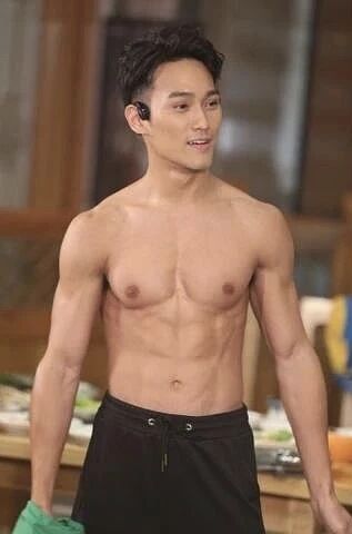 图片[8]-赵雅芝儿子被曝，六块腹肌+超高颜值！不愧是不老女神的儿子....-小蓝短视频