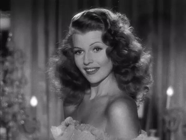 海华丝几个月之后的1974年,杜杜25岁时迈克娶了她,两个人的蜜月在因