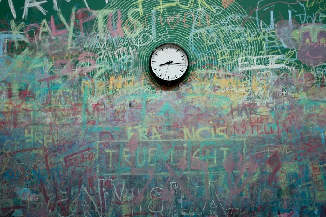 梦见回学校上课学新知识_梦见回到学校上学了_梦到又回学校上课