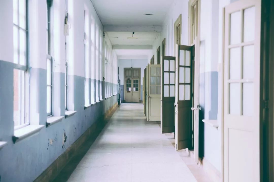 梦见回到学校上学了_梦到又回学校上课_梦见回学校上课学新知识