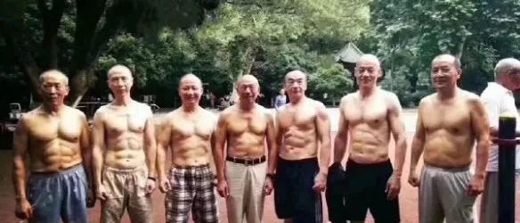 因24岁还是童子身,竟被新人叫来压床【囧图时刻】-微信头条网 因24岁还是童子身,竟被新人叫来压床【囧图时刻】