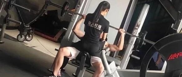 请问这样的私教教练还有没有？【囧】