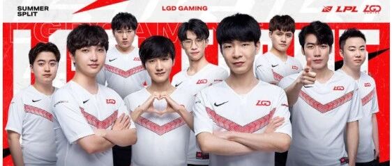 LGD终于不用充当“水鬼”，副经理发微博感慨，狼行微博却亮了！