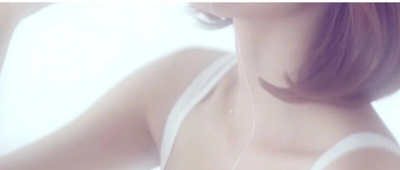 妹子是不是都喜欢这样喝牛奶的啊？【囧】