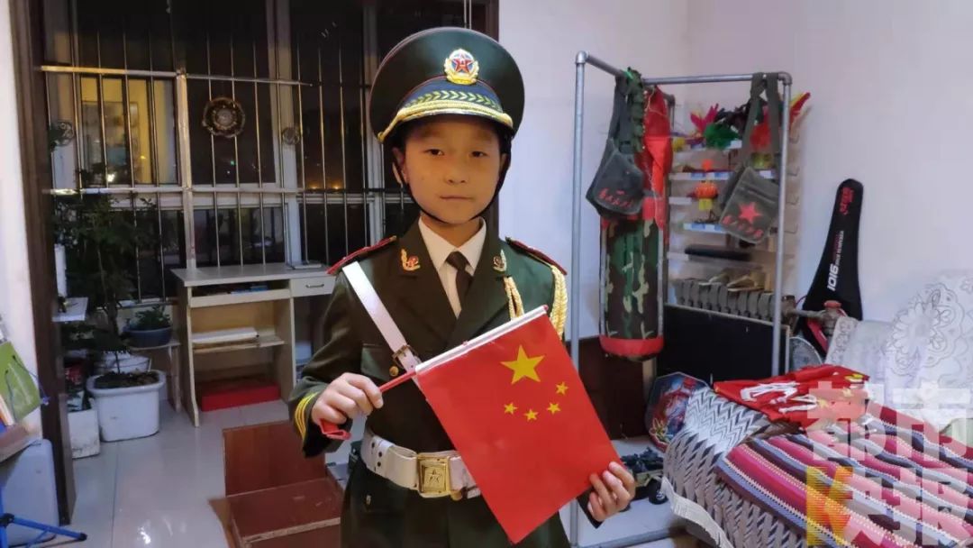 堅持7年！西安10歲男孩每天早上在家升國旗 網友：竟戳中了感動…… 親子 第10張