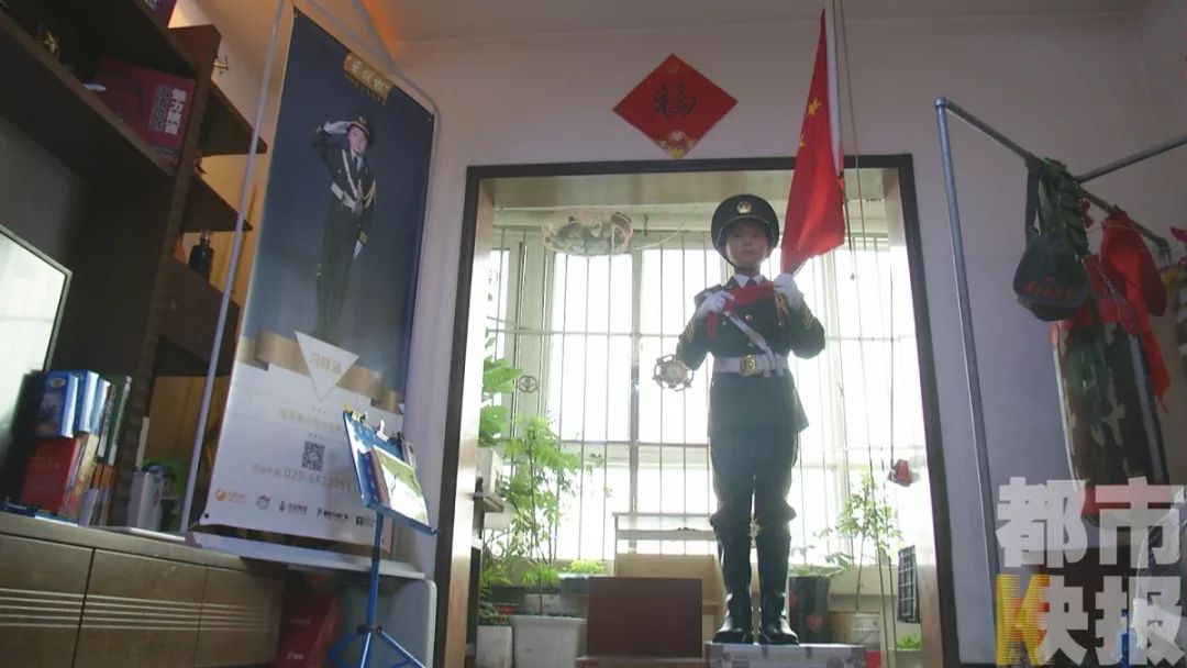 堅持7年！西安10歲男孩每天早上在家升國旗 網友：竟戳中了感動…… 親子 第4張
