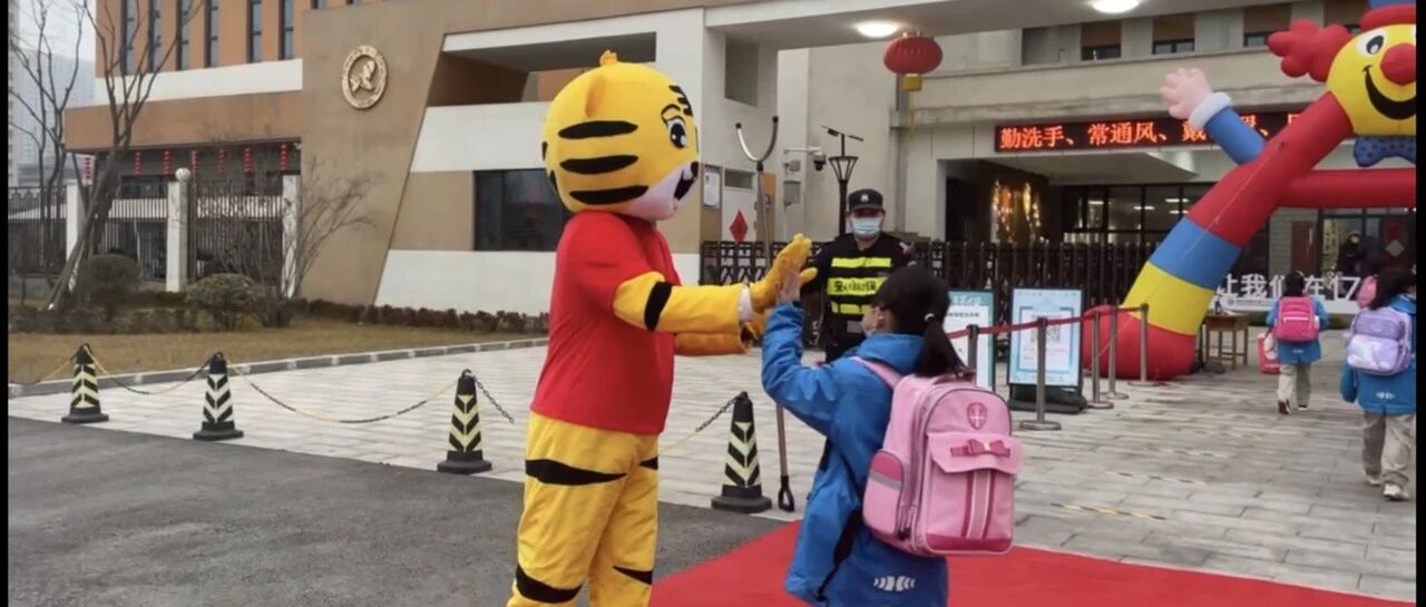 西安恢复限行第一天！“开学大片”上演，现感人场面......