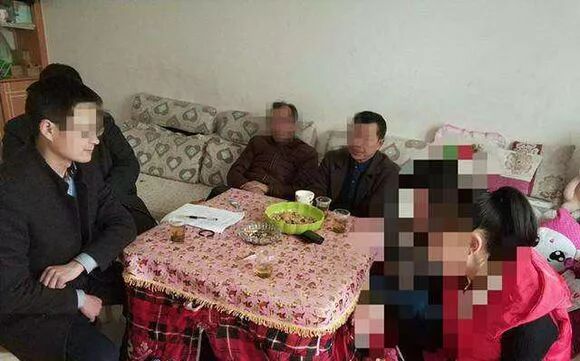 15歲女孩開學(xué)沒到校 竟是被父母拉去訂婚換彩禮錢