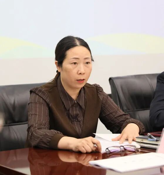 柏梓小学汇报▲潼南一中汇报▲朝阳小学汇报▲教师进修校汇报会上