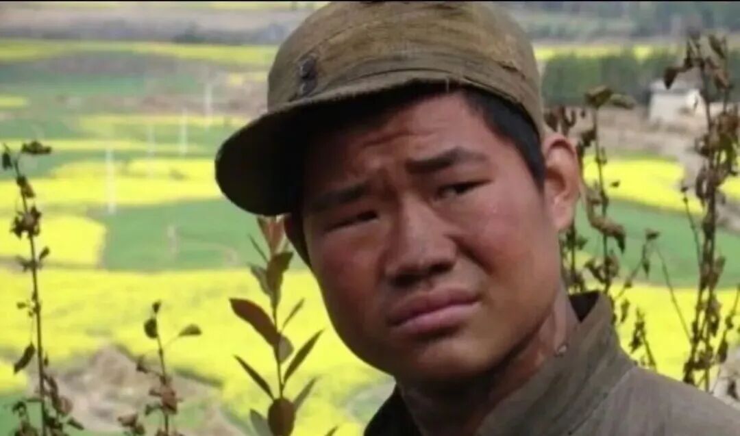 新华网批“嘎子”穿警服带货