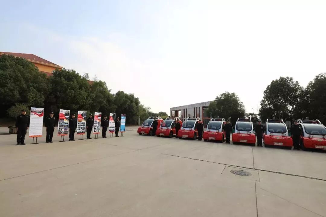 江苏消防网 江苏省消防总队周详总队长出席南京2018年第二期消防特勤入职培训结业典礼！