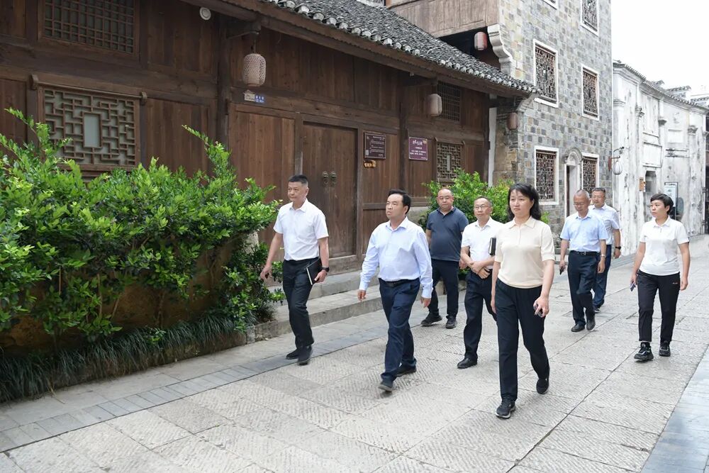 陈昌旭到安龙县贞丰县调研旅游产业化和抗旱减灾工作