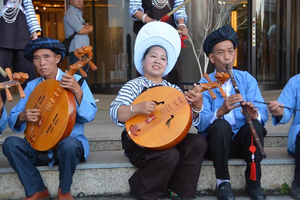 细腻柔婉,引人入胜,让现场观众充分感受到了布依族情歌的含蓄,美妙的