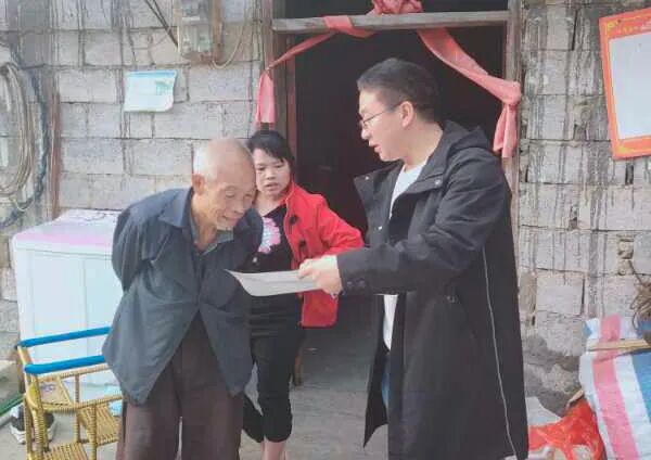 ��ǭ���ϣ���λ�׵ط�ƶ��Ǩ�����ġ�����ͨ��