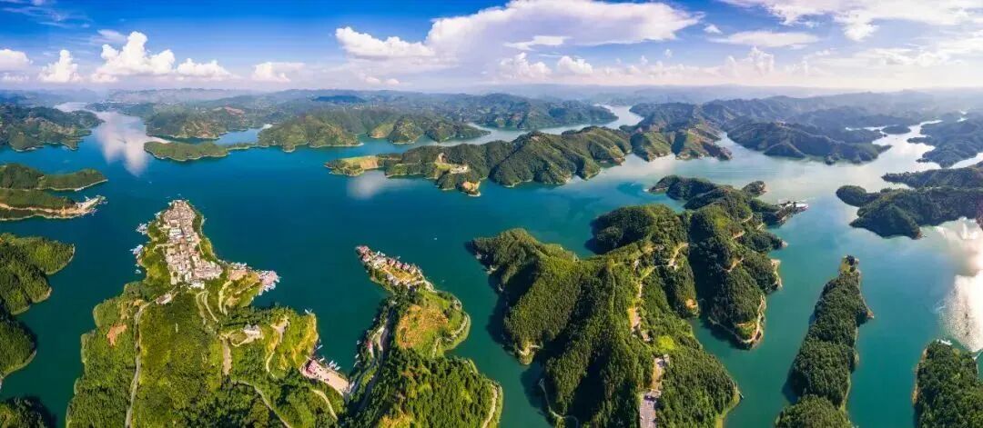 万峰湖 张霆 摄发挥引领示范作用,全力打造体旅融合品牌.