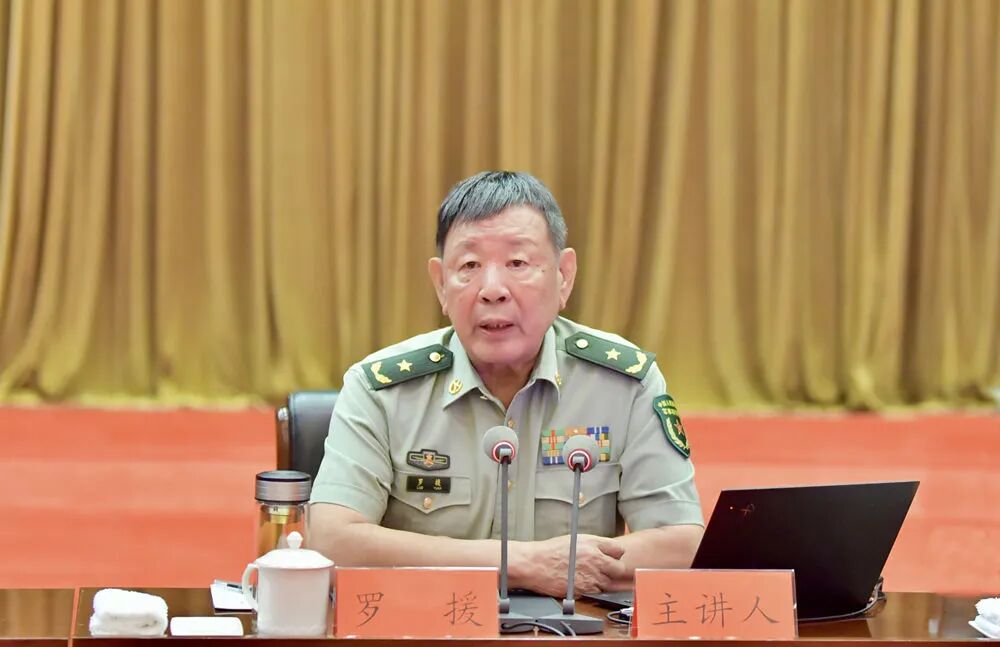 州委常委,州委宣传部部长,州委统战部部长左尚武主持.讲座现场