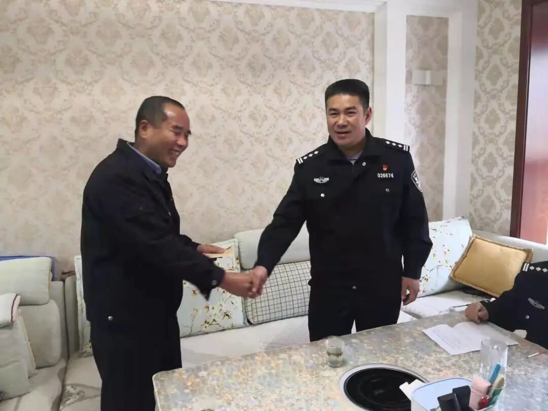 印江县公安局党委开展春节走访慰问67