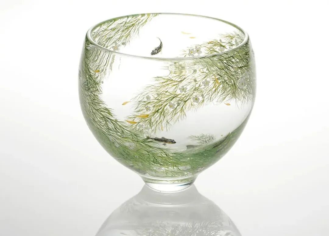 在玻璃上画画还可以这么雅致