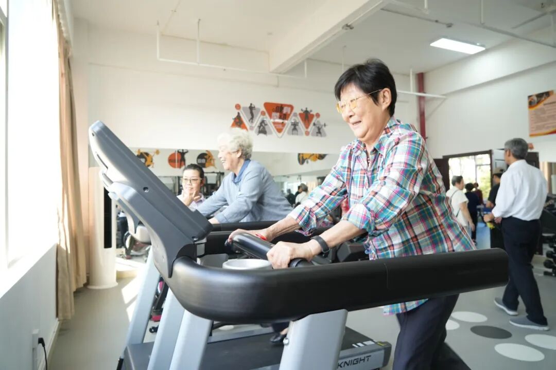 西双版纳州社会福利院健身房.jpg.JPG