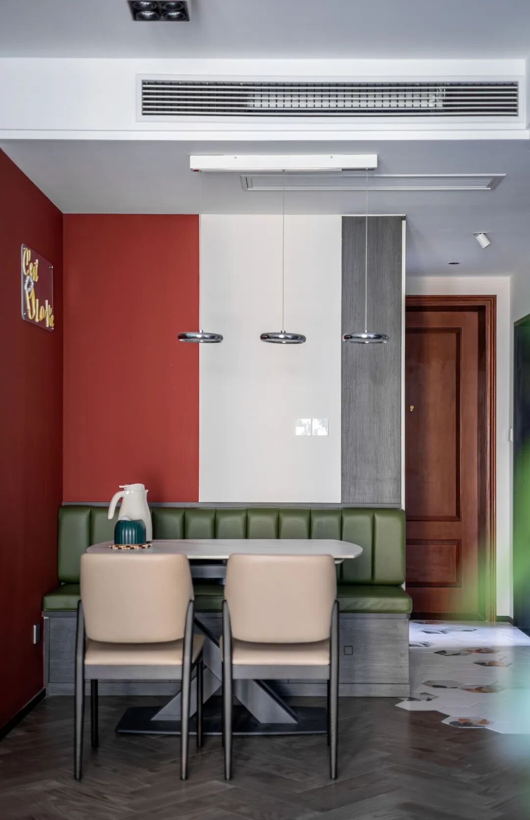 75m[gf]b2[/gf]不一样的现代简约风,全屋大胆撞色,每1㎡都自带氛围感