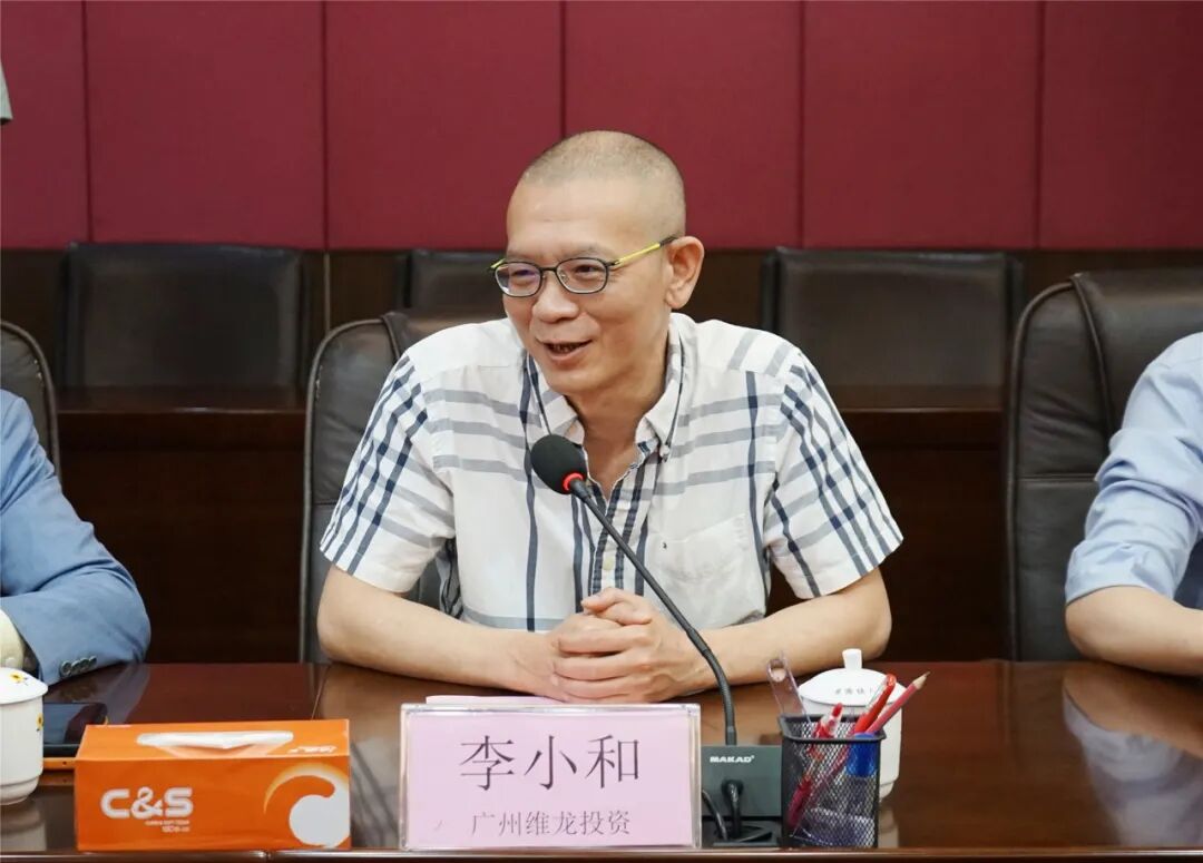 控股有限公司董事长钱惕卫,广州维龙投资有限公司总裁李小和签订合作
