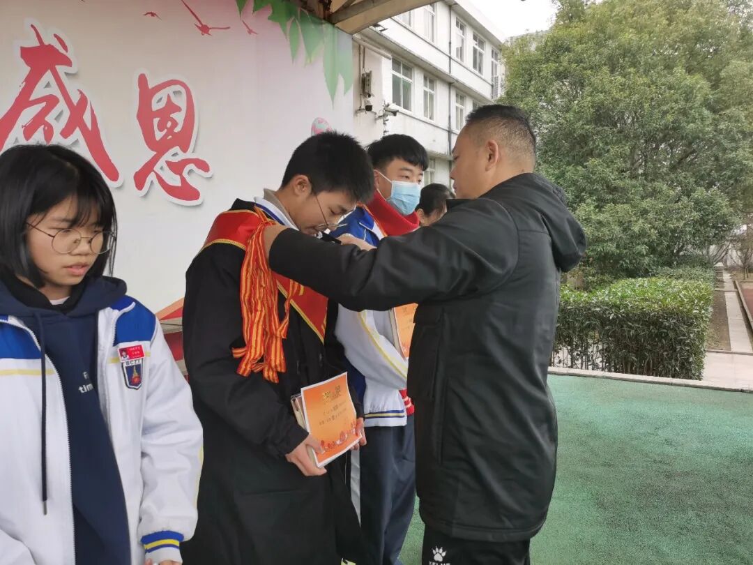 携手共奋进一起向未来记黄岩区北城中学2021学年第二学期开学典礼