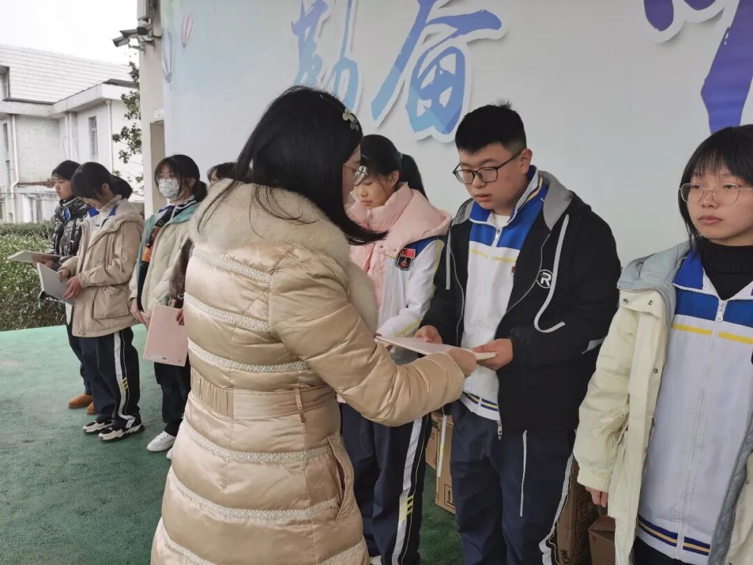 携手共奋进一起向未来记黄岩区北城中学2021学年第二学期开学典礼