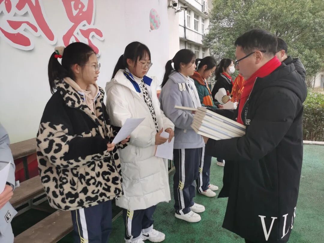 携手共奋进一起向未来记黄岩区北城中学2021学年第二学期开学典礼