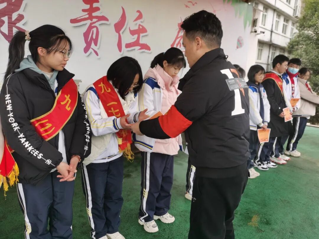 携手共奋进一起向未来记黄岩区北城中学2021学年第二学期开学典礼