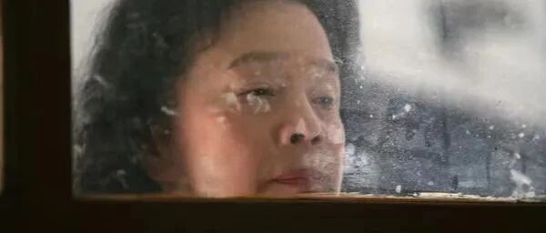 56岁阿姨自驾“出逃”：我们都在大雾中寻找出口