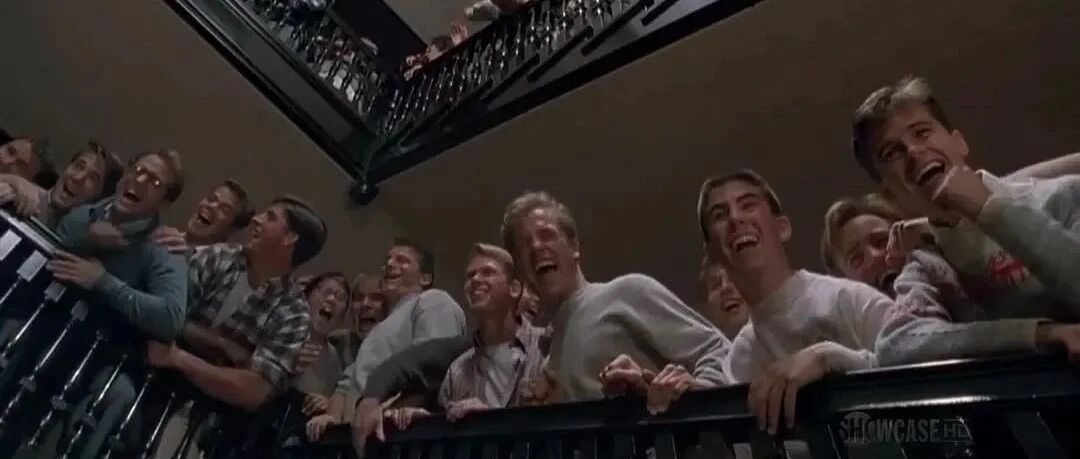 借着电竞赛事“裸奔”又“癫狂”，谁出了问题？