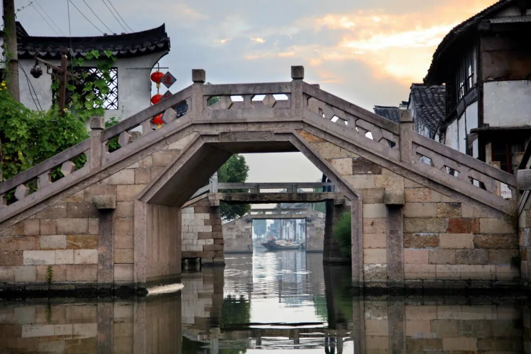 话说西塘石板桥上识古镇