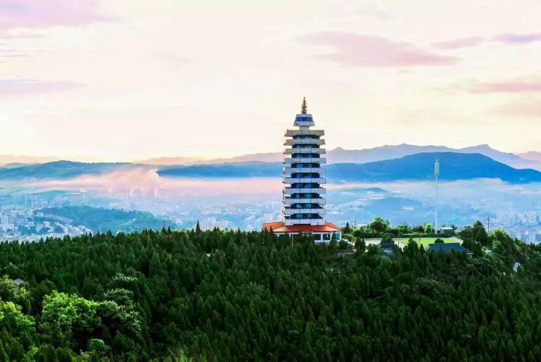 4%四大山系组成的崇山峻岭之中原山,瑚山,望鲁山,岳阳山原山国家森林