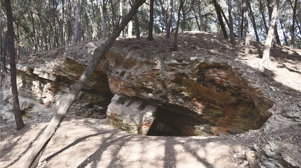 文物简介中共泰安第一个党支部成立旧址,位于泰安市泰山区蒿里山上