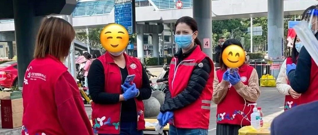 袁咏仪在深圳核酸检测点做志愿者！维持秩序忙前忙后，模样接地气