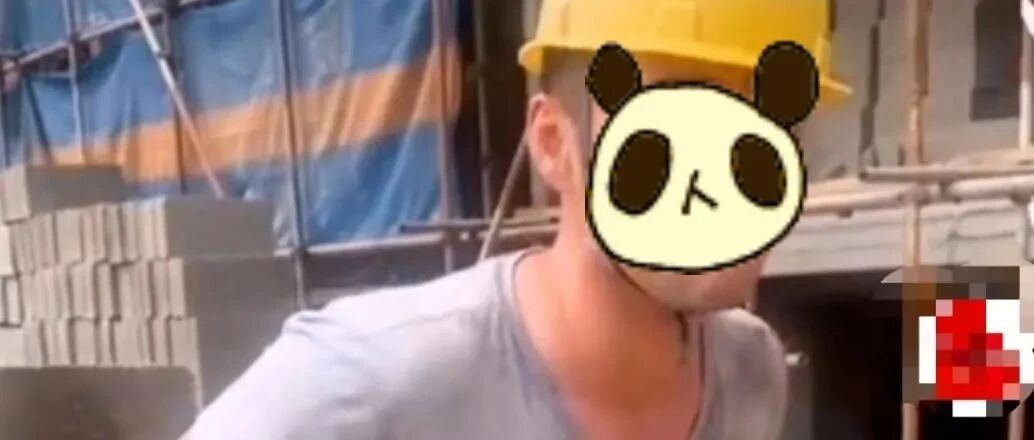 曾上春晚，如今重回工地干活！咬牙搬砖汗水湿透衣服！