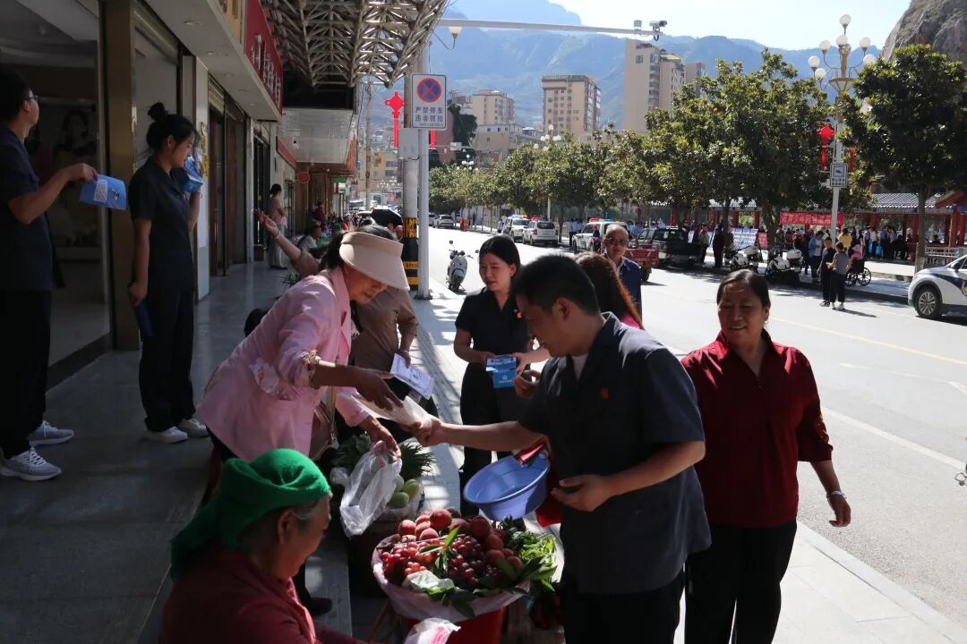 6月26日禁毒宣传 (5).JPG