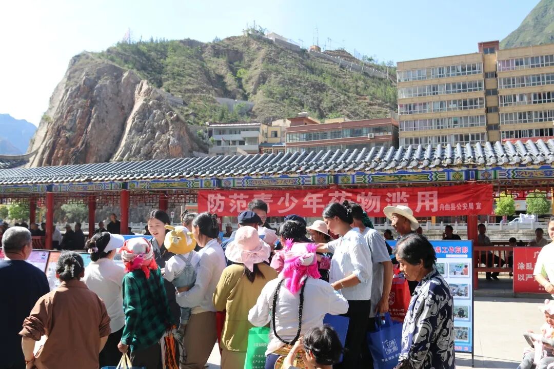 6月26日禁毒宣传 (6).JPG