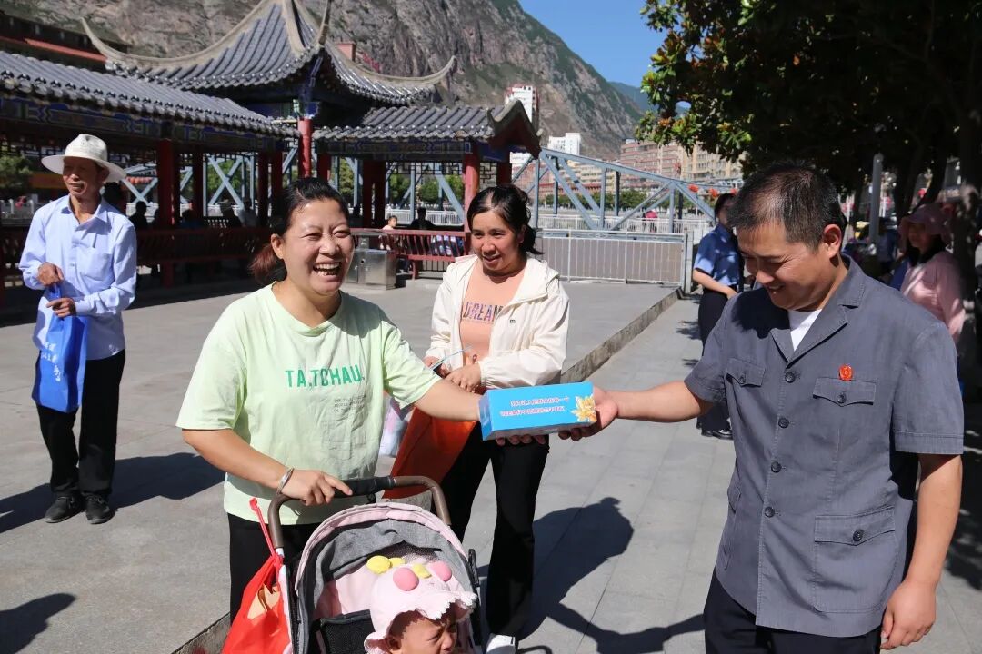 6月26日禁毒宣传 (7).JPG