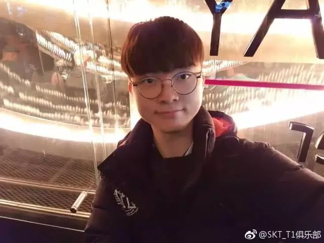 Faker被趕到下路玩輔助，帶崩三路 遊戲 第3張