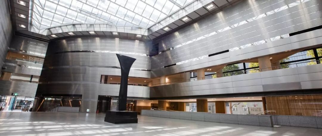 它们是过去一年日本最棒的10个平面设计！