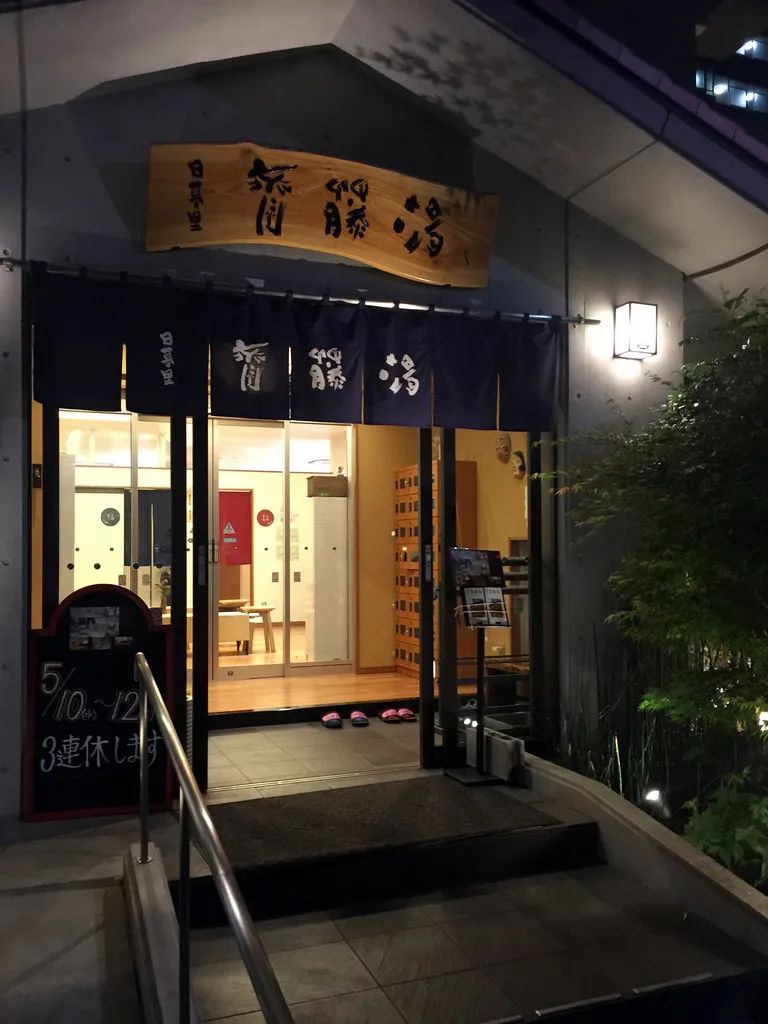 这家酒店融汇了整个城市的风景(图19)