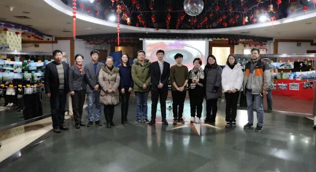 让摄影记录工作，用镜头聚焦发展