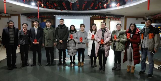 让摄影记录工作，用镜头聚焦发展