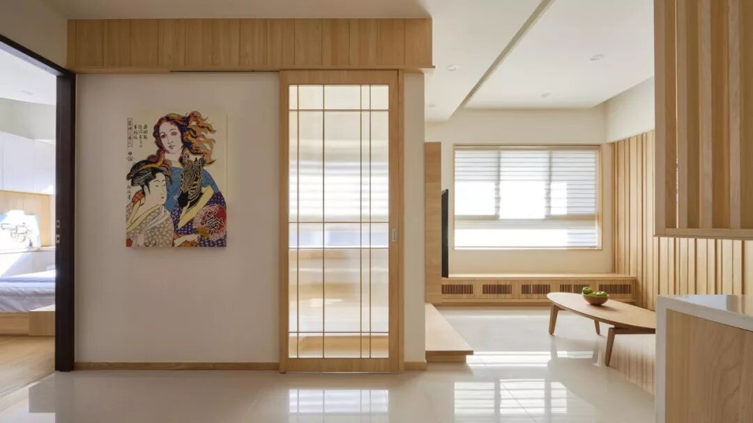 为啥有床不睡，非要睡“地板”？原因竟然是……