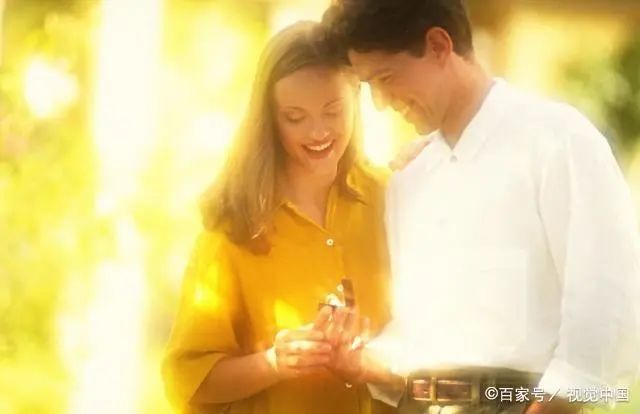 「订婚的祝福语」祝福订婚的美丽句子，订婚祝福词的完整列表