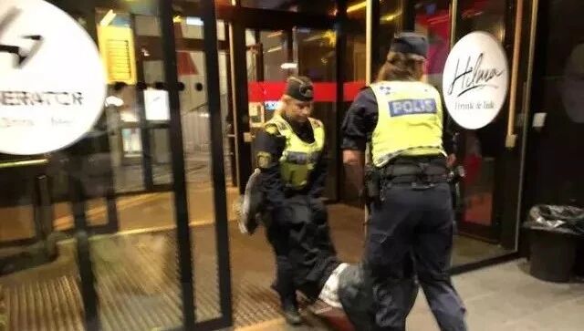 酒店难入住 游客被警察拉去坟场？他们是不是选错了入住地……